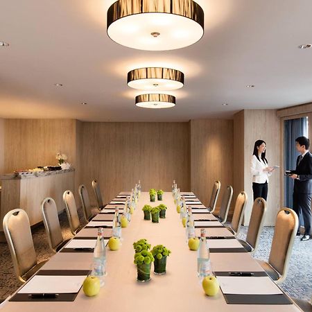 Hotel Courtyard By Marriott Shin-Osaka Station Esterno foto Meeting room