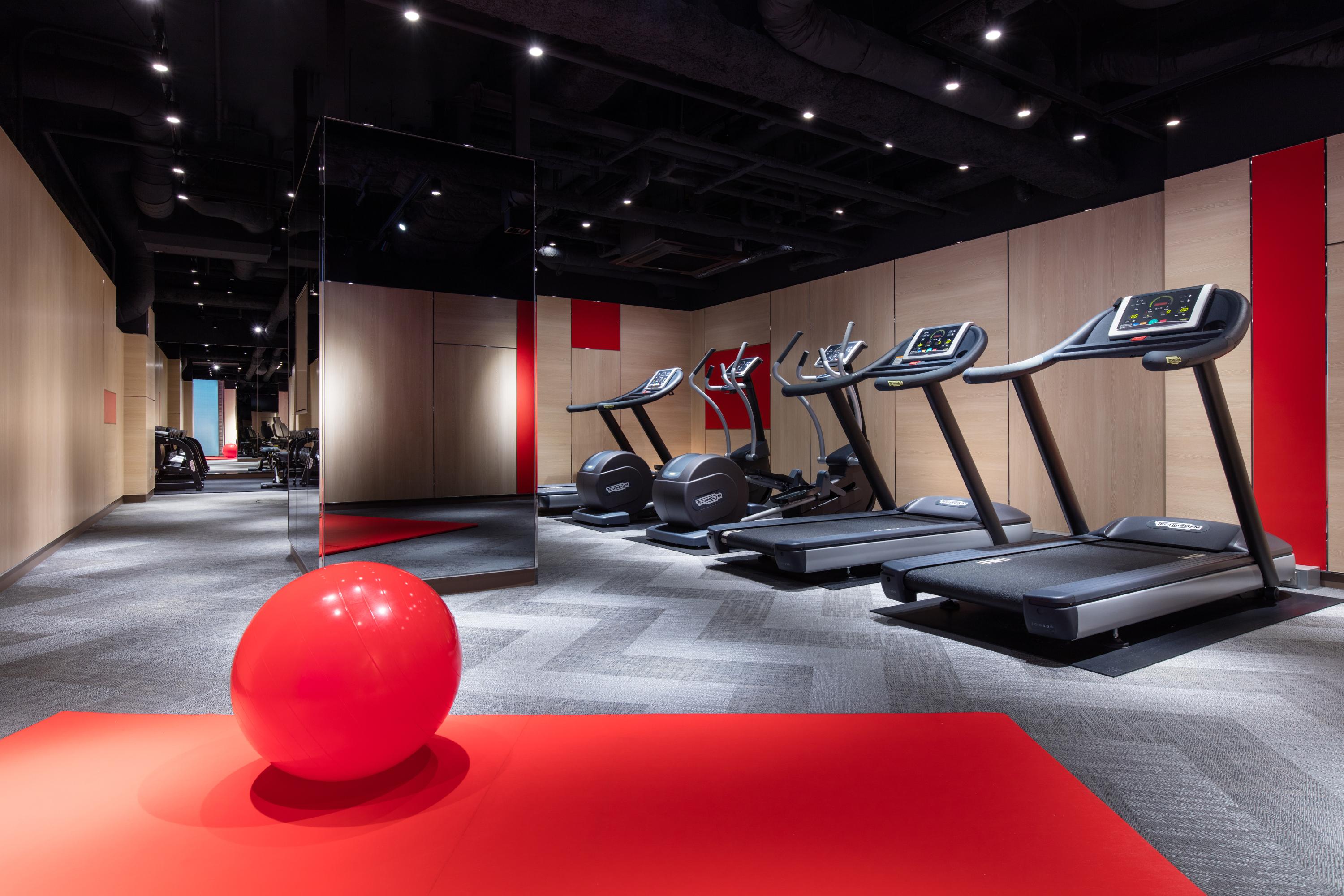 Hotel Courtyard By Marriott Shin-Osaka Station Esterno foto The gym at the hotel