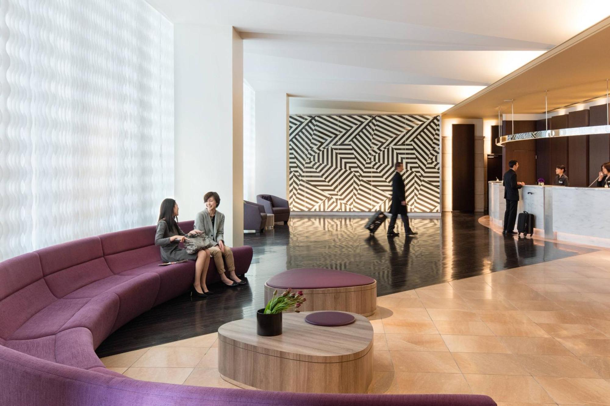 Hotel Courtyard By Marriott Shin-Osaka Station Esterno foto The lobby of the hotel