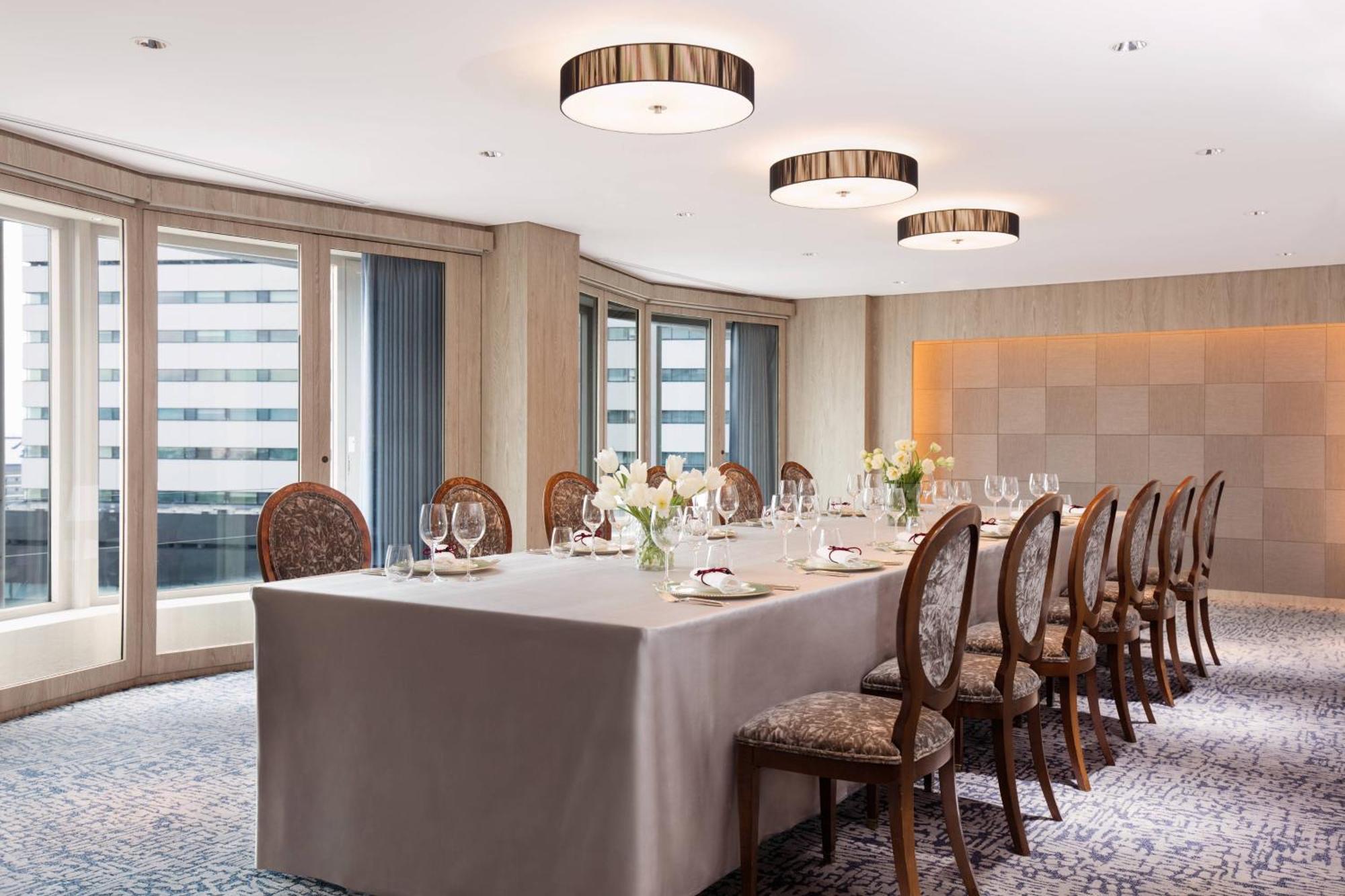 Hotel Courtyard By Marriott Shin-Osaka Station Esterno foto The Private Suite