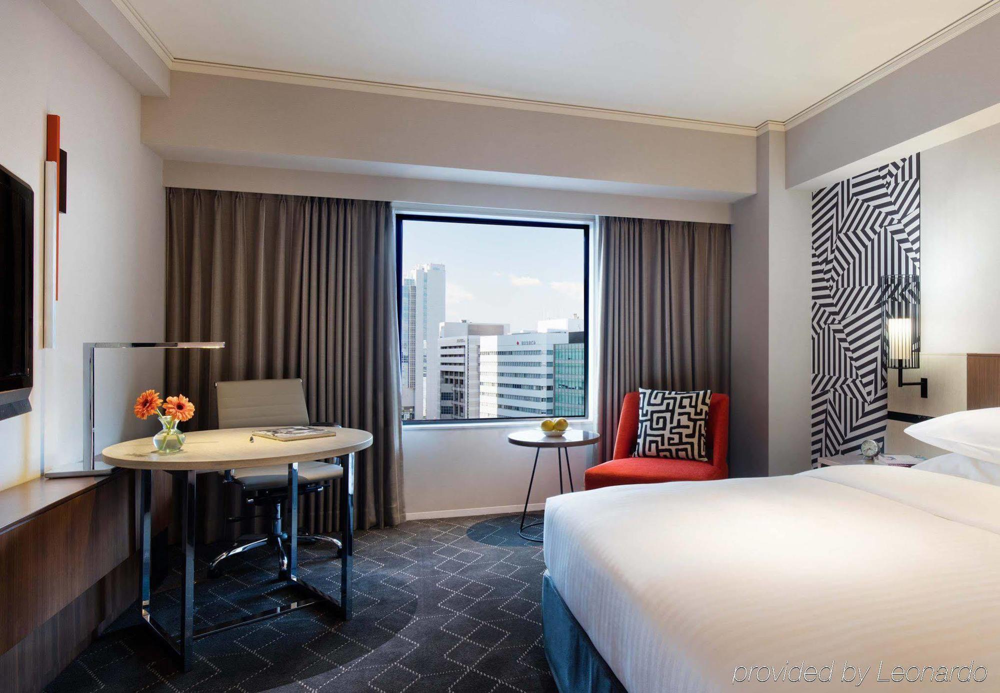 Hotel Courtyard By Marriott Shin-Osaka Station Esterno foto A guest room at the hotel