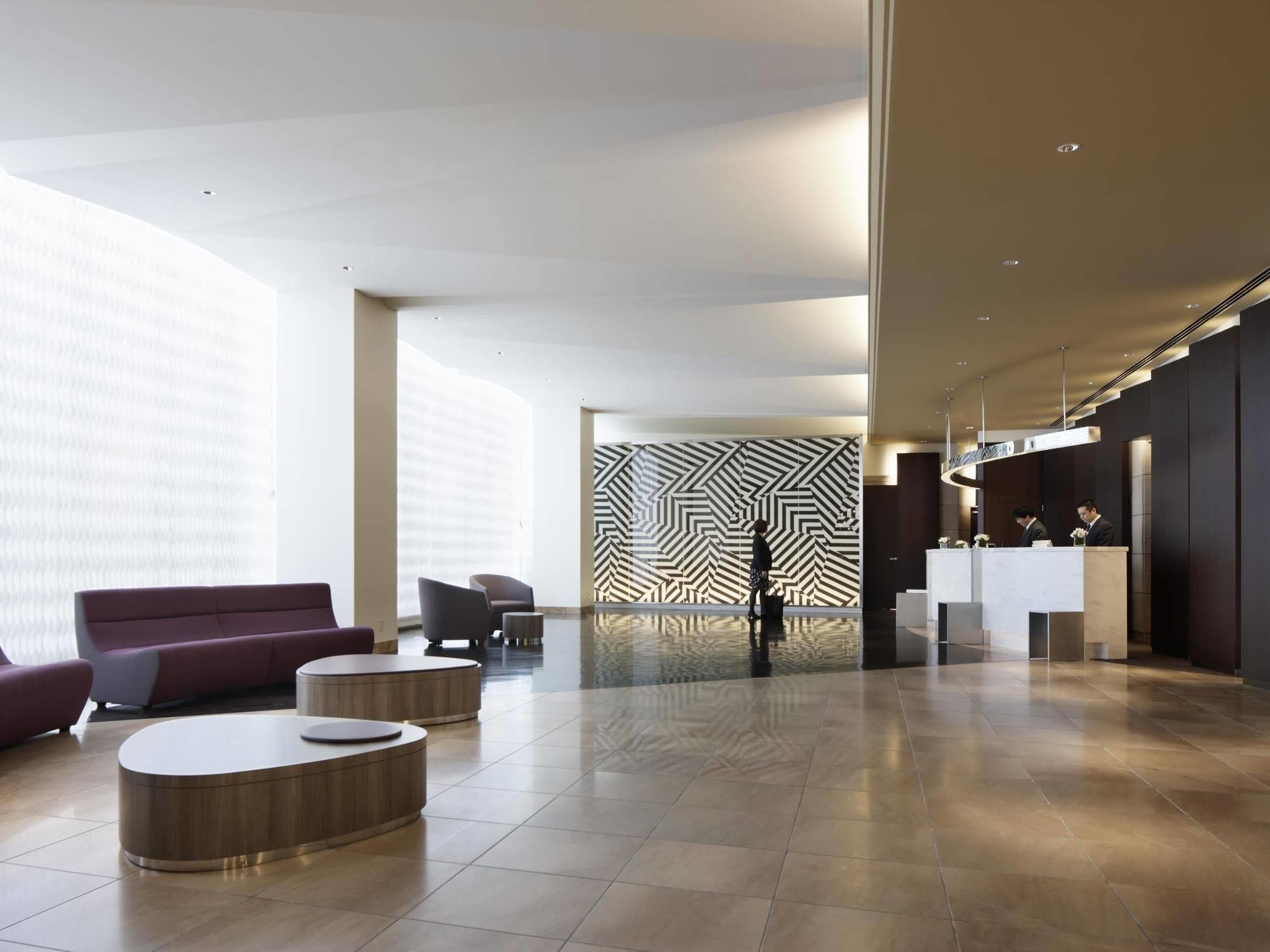 Hotel Courtyard By Marriott Shin-Osaka Station Esterno foto The lobby of the hotel